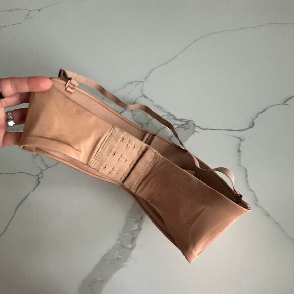 SKIMS BODY WIRELESS FORM STRAPLESS BRA Size 30B - Picture 4 of 5